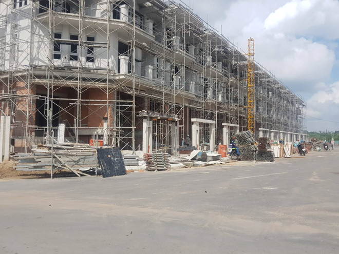 TP[-]HCM:[-]"X&acirc;y[-]'lụi'[-]110[-]căn[-]biệt[-]thự,[-]chỉ[-]ph&ecirc;[-]b&igrave;nh[-]đội[-]thanh[-]tra[-]địa[-]b&agrave;n